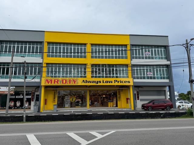 3 Storey Shop Lot End Lot Facing Main Road Parit Haji Baki Muar 1