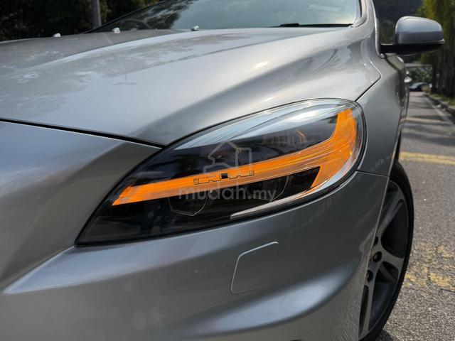 Volvo V40 T5 2.0 Facelift High Spec - 2