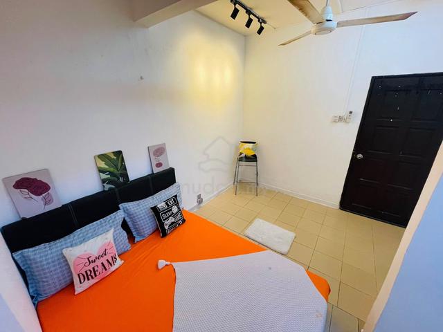 Medium Room at Usj2 near Lrt Fully Furnish Zero Deposit Nice Room 1