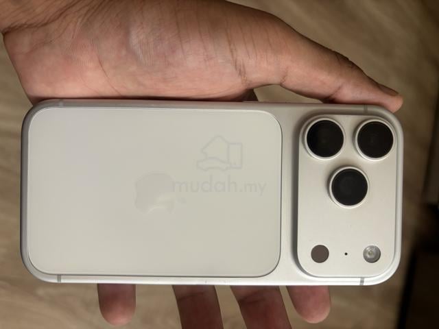 iPhone 17 pro - photo 2 of 6