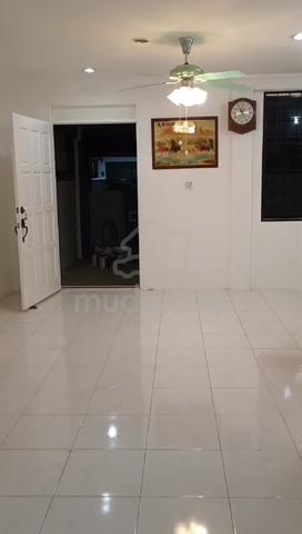 Fully Repainting & Maintained Ready Moved-in House 1
