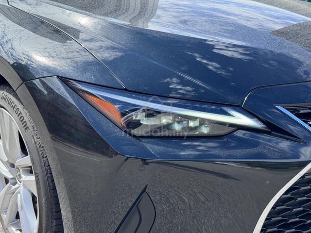 2022 6K KM RED INT 3LED BSM Lexus IS300 2.0 IS 300 - 2