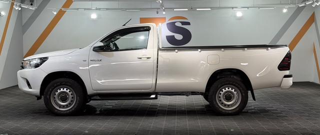 2023 Toyota HILUX 2.4 MT FACELIFT II F*LOAN - 4