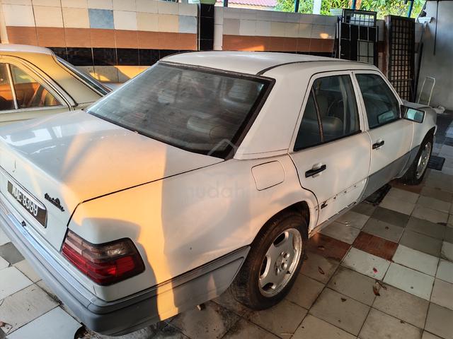 1995 Mercedes Benz 230E 2.3 (A) - 4