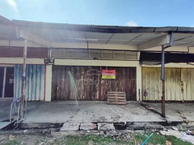 Rumah Kedai Simpang Durian 1