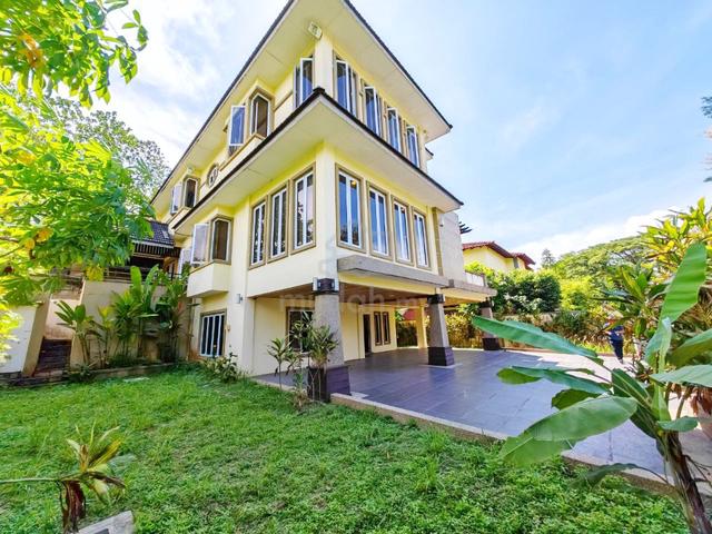 BIG SIZE 9000ft 3 Storey Bungalow Impian Golf & Country Resort Kajang 1