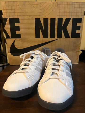 ORIGINAL ADIDAS White Bruins Like New - photo 2 of 5