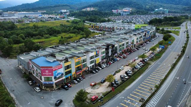 Three Storey Shop Lot 5