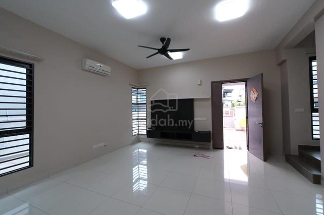 Semi- D cluster 2 Storey Periwinkle Bandar Rimbayu 1