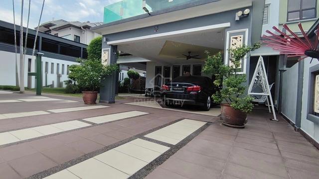 Bandar Puteri 8 2 Storey Semi-D Renovated with Big Land 1