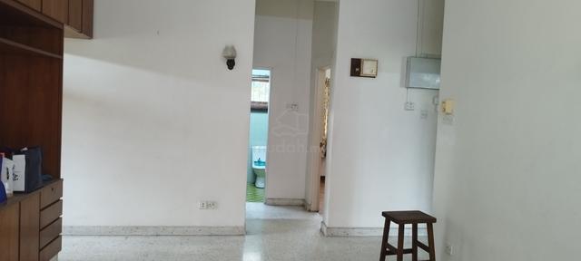 Single storey bungalow at Taman Westpool, Ipoh, Perak. 4