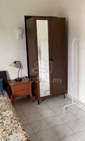 2 room with 1 toilet 1