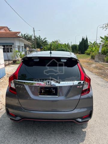 Honda Jazz 2019 V spec last model - 2