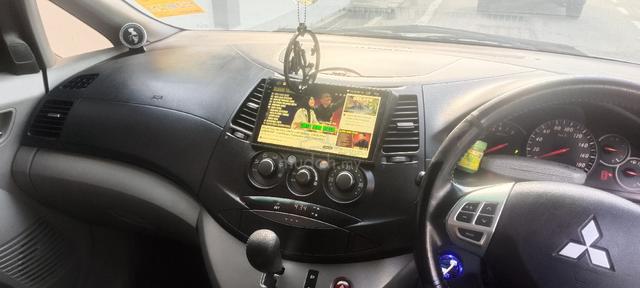 2009 Mitsubishi GRANDIS 2.4 FACELIFT (A) - 4