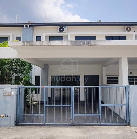 Double storey for rent at Woodbury Beranang 1