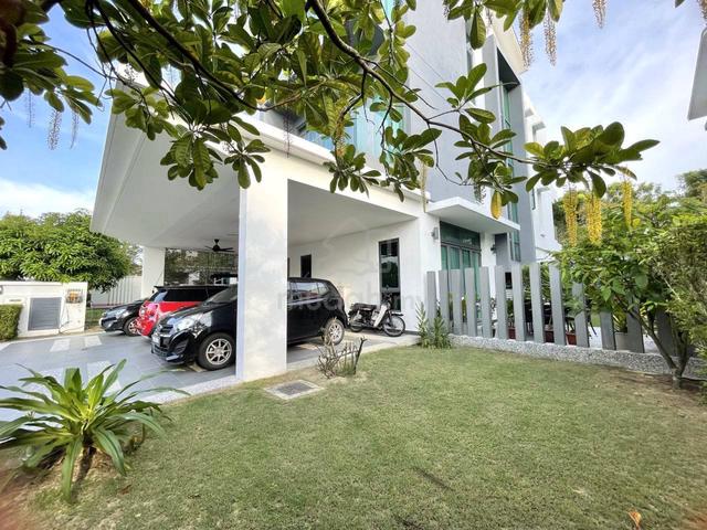 Freehold Open 3 Storey Bungalow Type Astonia 1 With Lift Cyberjaya 1