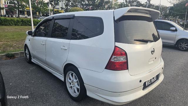 2011 Nissan GRAND LIVINA 1.6 IMPUL (A) - 4