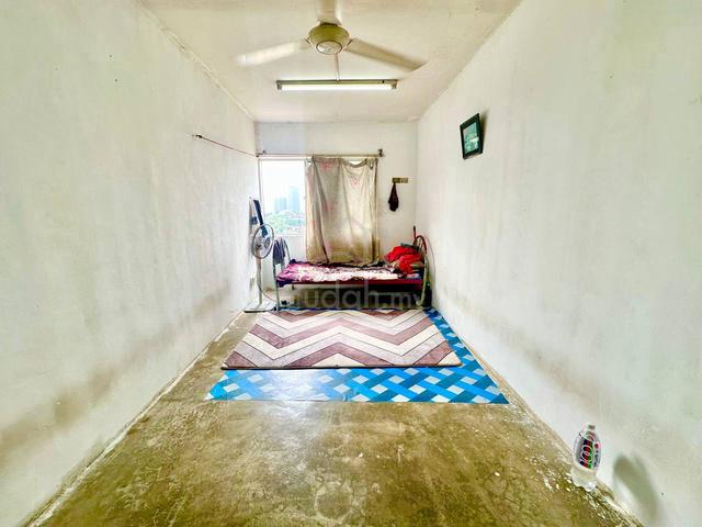 Rumah Pangsa Kayu Ara 5