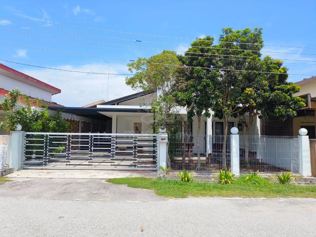 Muar town area one and half storey semi D chalet style renovation unit 1