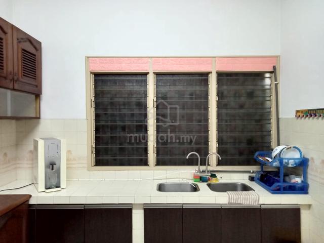Middle Room -Double Sty Semi-D at Jalan Kuala Kangsar 4