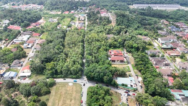 Main road frontage corner land in Bukit Rahman Putra Kuang Sg Buloh 1