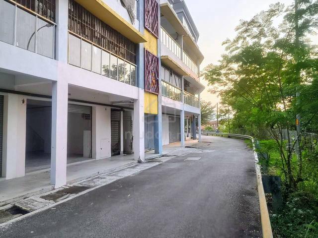 Shoplot Ground Floor - Untuk Store sahaja bukan retail. 1