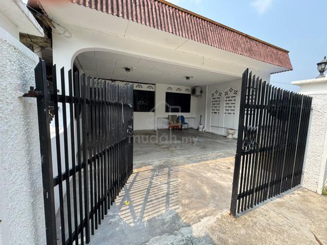 rental house at jalan dewani senai 1
