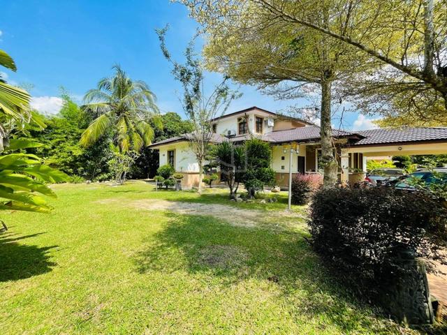 SPACIOUS 1.5 Storey Bungalow Persada Aman, Bandar Enstek, Nilai 5