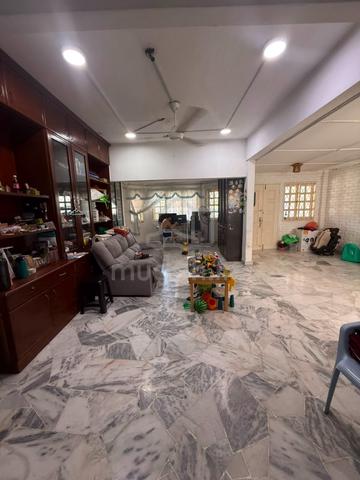 2.5 Storey Terrace, Sri Petaling, Kuala Lumpur. 1