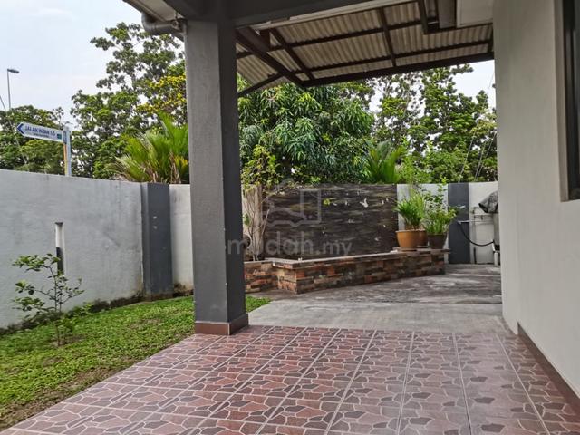 Corner single story house in tmn puchong intan for sale 1