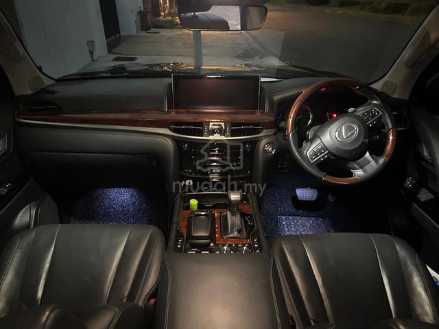 2017 Lexus LX570 5.7 (A) - 5