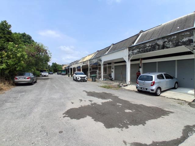 Corner Lot Single Storey Shoplot Taman Saga Alor Mengkudu For Rent 1