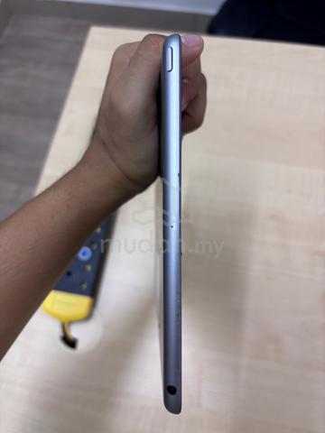 ipad 6th generation 32GB silver - photo 5 of 5