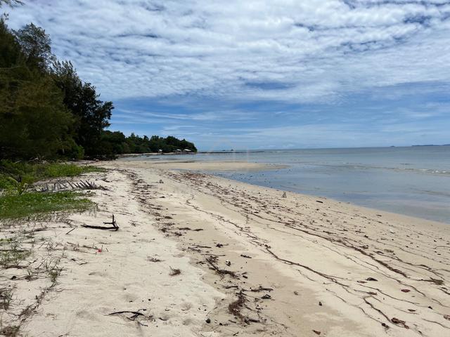 16.45 acres Native Title land for sale near Tip of Borneo  1