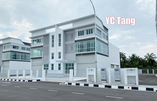 Valdor Golden Gateway – 2 Adjoining Semi-D Factory For Rent 1
