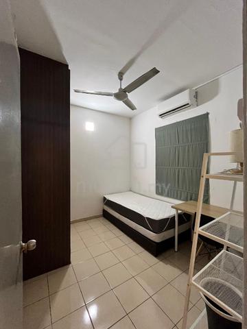 Single Room Casa Subang - 1 Min to BRT South Quay USJ 1 - Room for rent ...