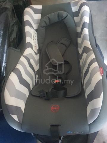 Baby cars sitting  - photo 3 of 3
