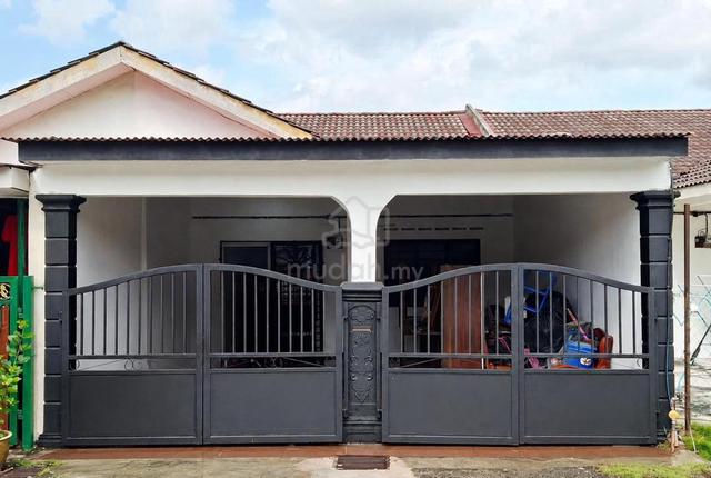 Single storey terrace for sale at Alor Gajah 1