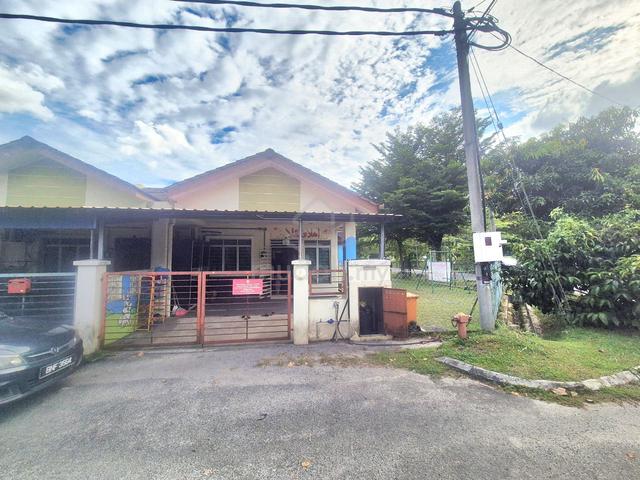 CORNER LOT FREEHOLD 3197ft Single Storey House Semenyih Permai 1