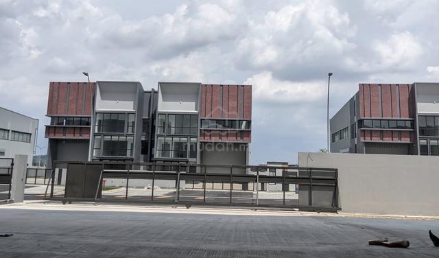 Semi D Factory Elmina I15 Highway Frontage For Sale 1
