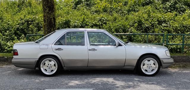 1995 Mercedes Benz 220E 2.2 W124 (A) - 1