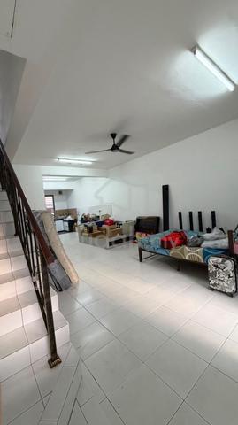 2.5 Storey For Sale @ Taman Aman Larkin/ JB Town/ 15 Min To CIQ 1