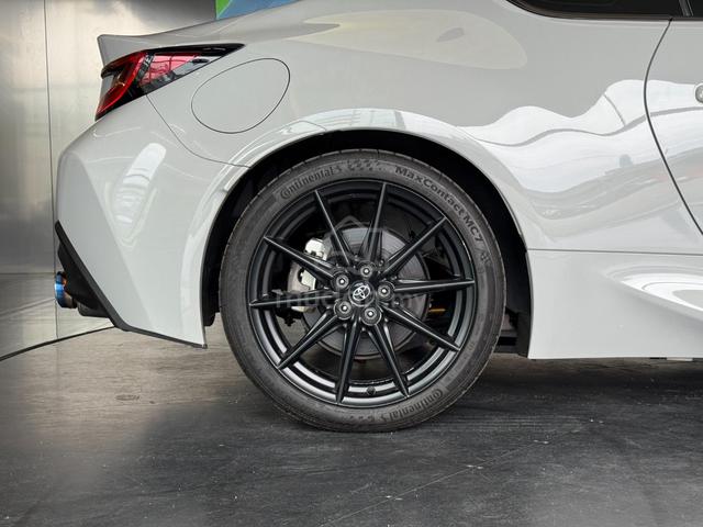 2022 Toyota GR86 2.4 RZ LOW MIL - 3