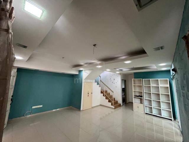 END LOT Renovated 2 Sty Landed House Taman Puncak Jalil Seri Kembangan 1