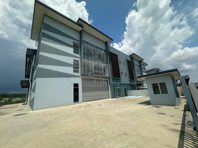 Freehold Semi-D 3 Sty Warehouse Factory bu 9300sf Shah Alam for rent 1