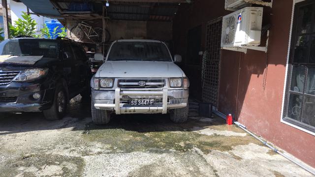 2001 Toyota HILUX 2.8 DUAL CAB (M) - 1