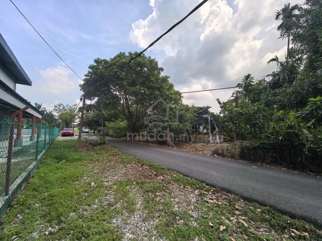 Tanah Lot Luas Kampung Bahagia Teluk Intan Tepi Jalan Besar 1