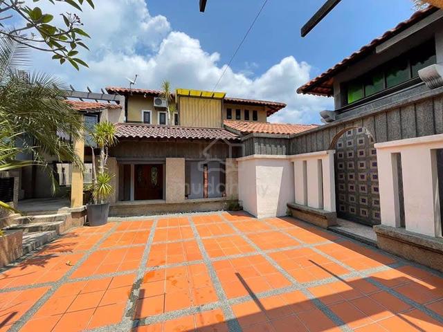 TANAH LUAS! CORNER LOT Double Storey Taman Tanah Merah Batu Pahat 1