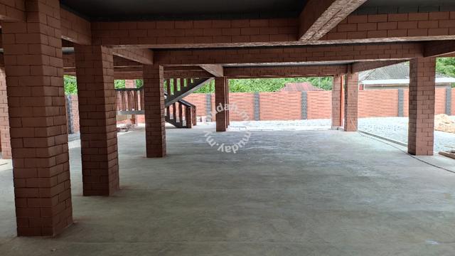 Banglo Tinggi, Dekat Sekolah Zainab, Kota Bharu, Kelantan. 1
