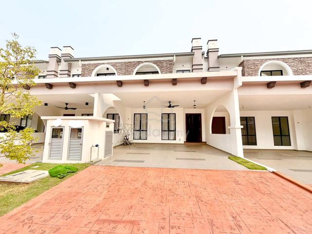 RENOVATED FURNISH Double Storey Setia Safiro Amadeo Phase 3 Cyberjaya 1